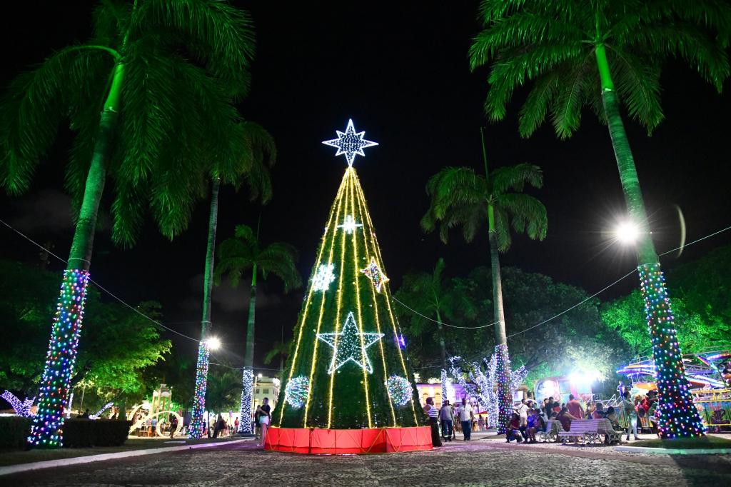 Prefeito Edvaldo acende as luzes do Natal Iluminado no Centro de Aracaju